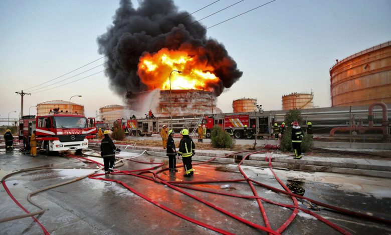 حريق في خزانات نفط بإيران.. السيطرة على الحادث وتأكيدات من الشركة الوطنية