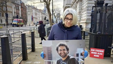 والدة ناشط مصري محبوس.. تخوض "معركة" في بريطانيا للإفراج عنه