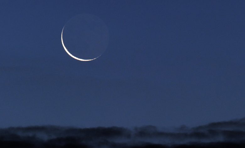 دولة عربية تخالف الجميع في إعلان بداية رمضان